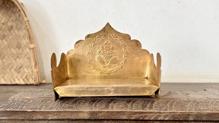 Vintage brass Pooja mandap Ganesh emboss, arched back - Image 3