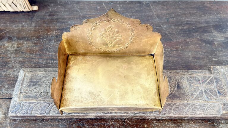 Vintage brass Pooja mandap Ganesh emboss, arched back - Image 7
