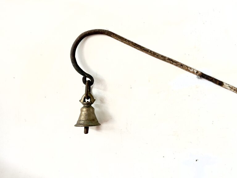 Antique Kings Arrival announcer bell 100+ years old Bell metal bell mounted on a curved Cast iron pole - Image 3