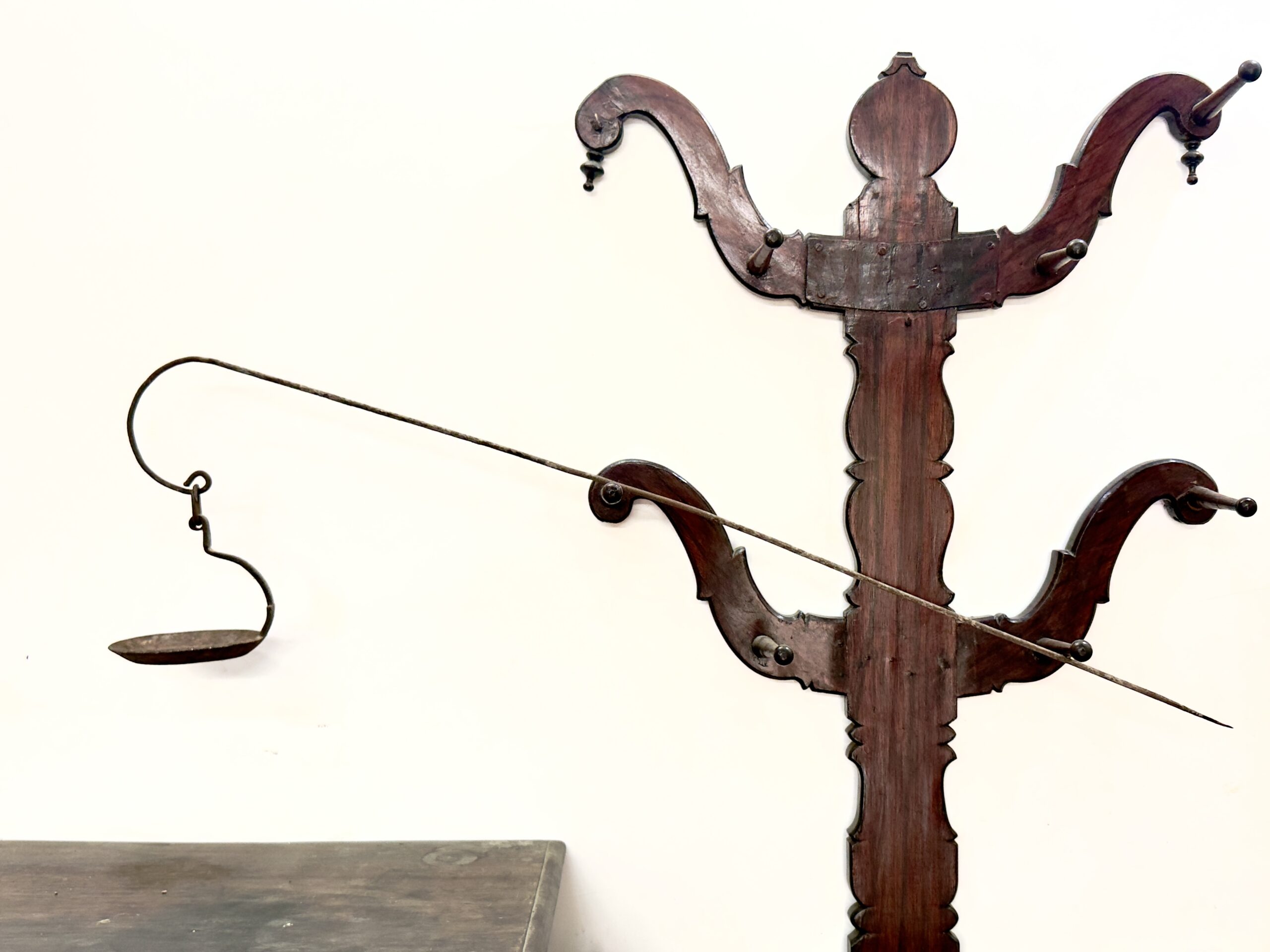 Antique Kings procession lamp pole pedestal pole with spear end